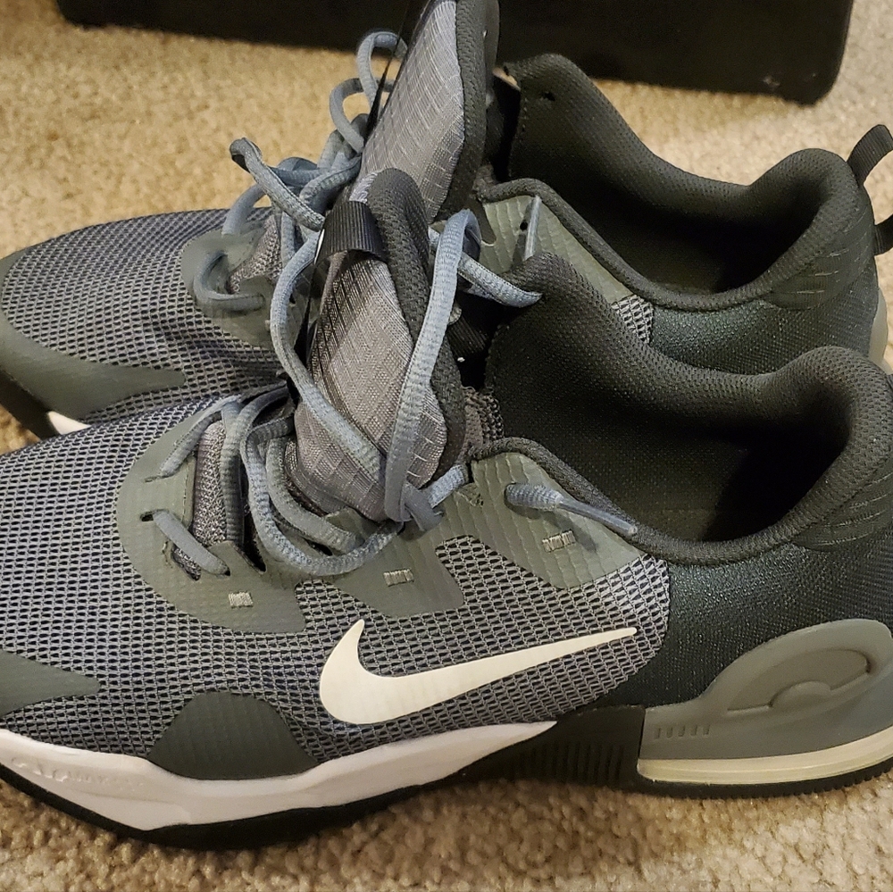 Nike Air Max Alpha Trainer 5 Low Mens Running Shoes Grey DM0829-003 VNDS Sz 11.5